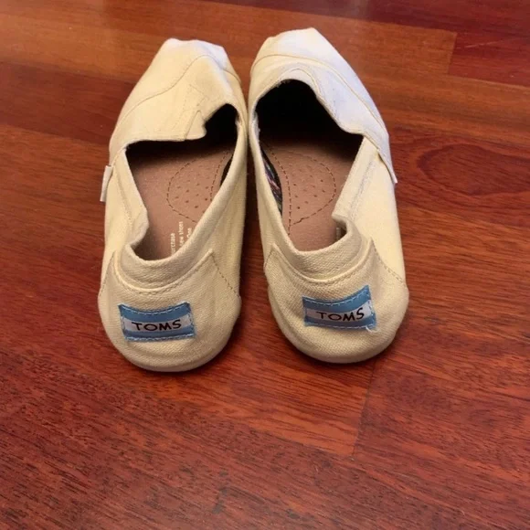 Basically New Cream Toms - Picture 4 of 4